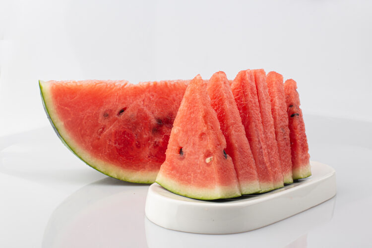 수박만 먹으면 살이 빠질까? 🍉 수박 다이어트의 위험성과 건강하게 체중 감량하는 방법