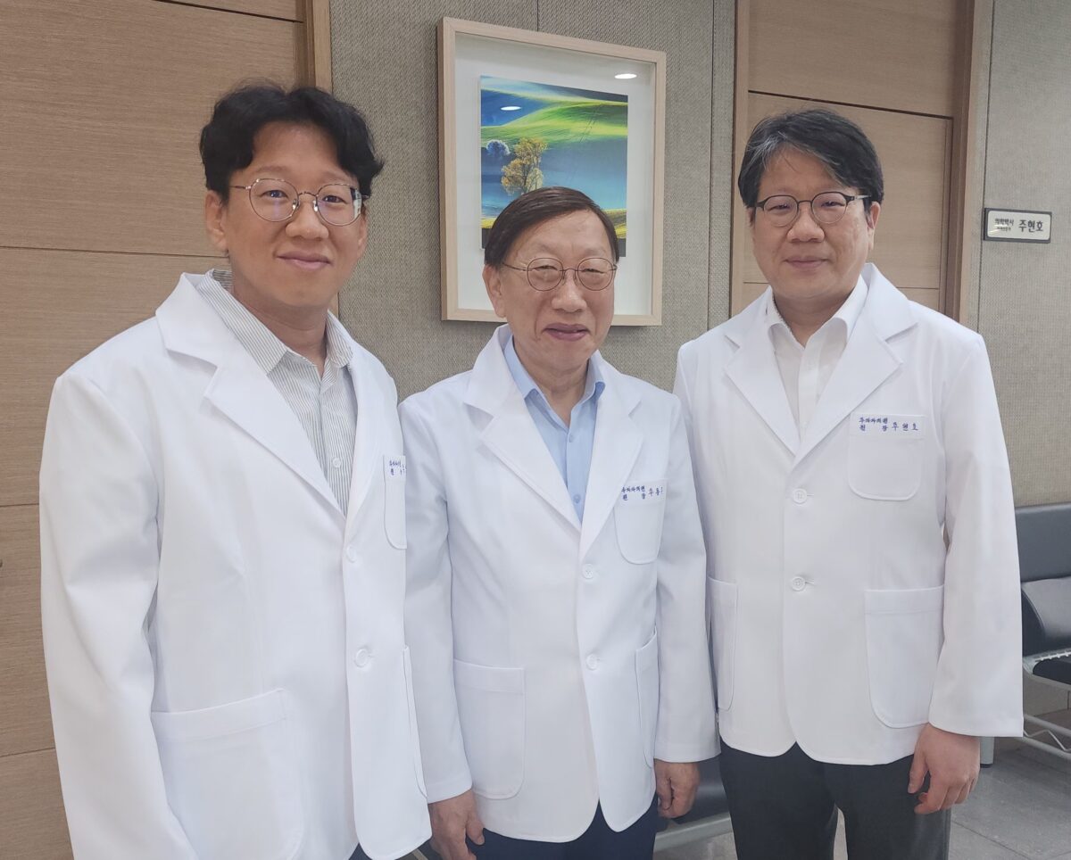 “외과는 다들 말린다는데”… 아들에게 메스를 쥐여준 ‘외과 의사의 진심’ “외과는 다들 말린다는데”… 아들에게 메스를 쥐여준 ‘외과 의사의 진심’