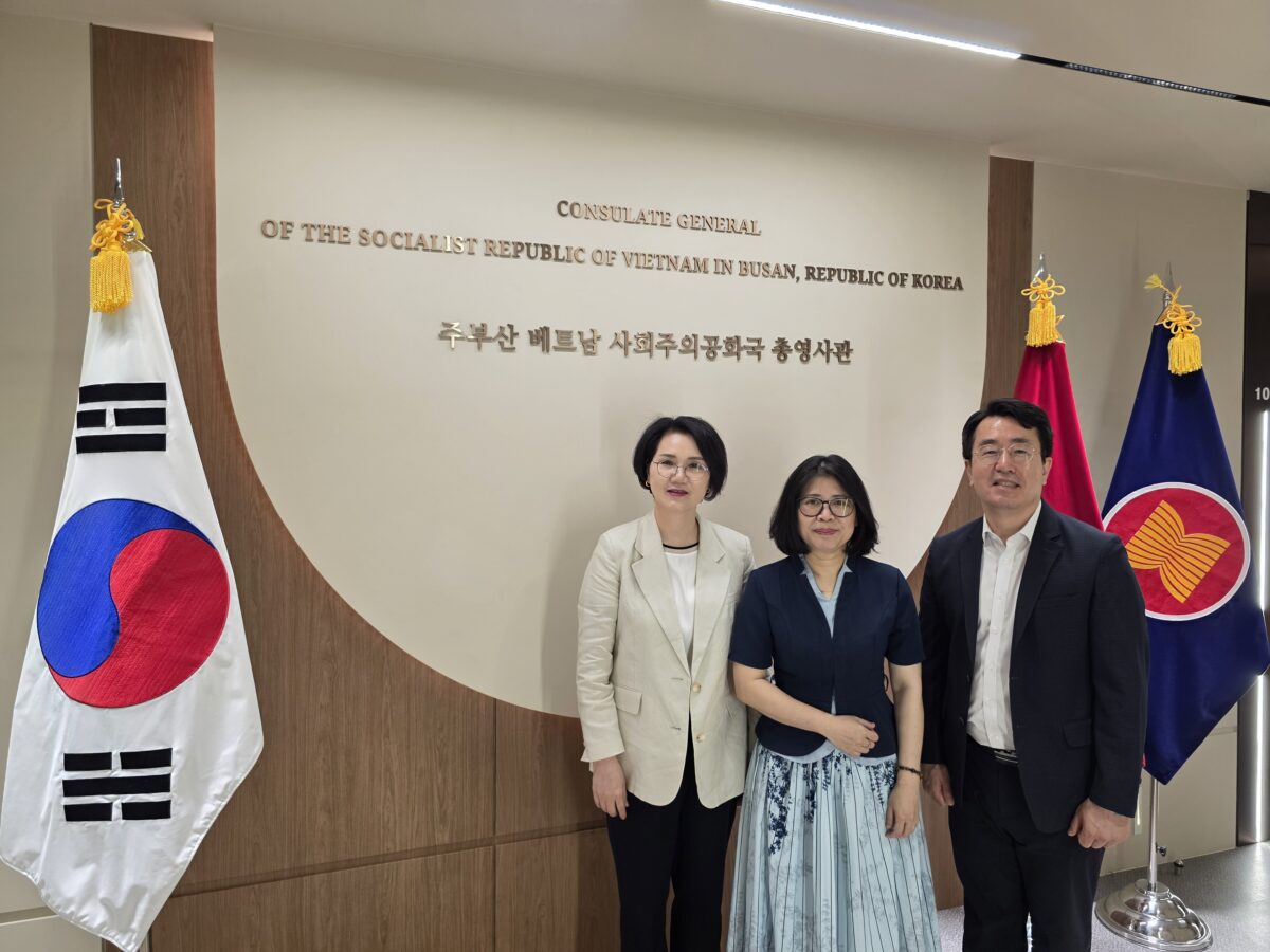 그린닥터스, ‘UN 등록’ 향해 재부산 영사관들과 맞손 그린닥터스, ‘UN 등록’ 향해 재부산 영사관들과 맞손