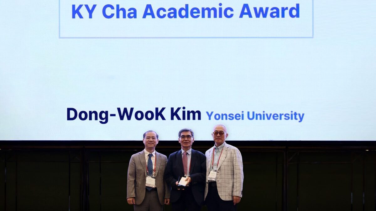 Terapi sel punca untuk Parkinson masuk uji klinis kedua di dunia; Prof Kim Dong-wook raih Penghargaan Akademik Cha Kwang-ryul