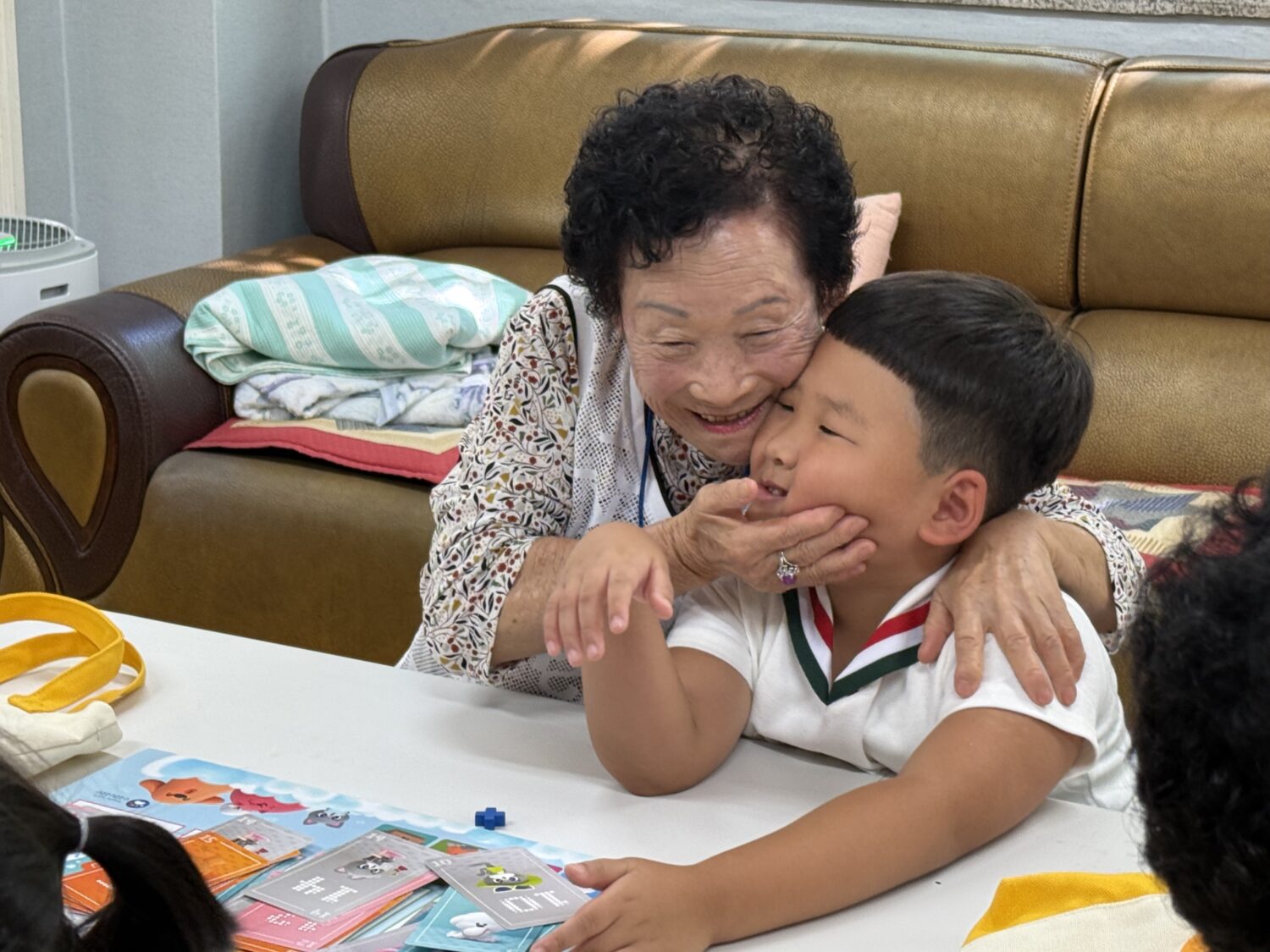 “수요일이면 옷도 신경 써서 입어요”⋯아이들 오는 날, 경로당이 달라졌다 [현장]