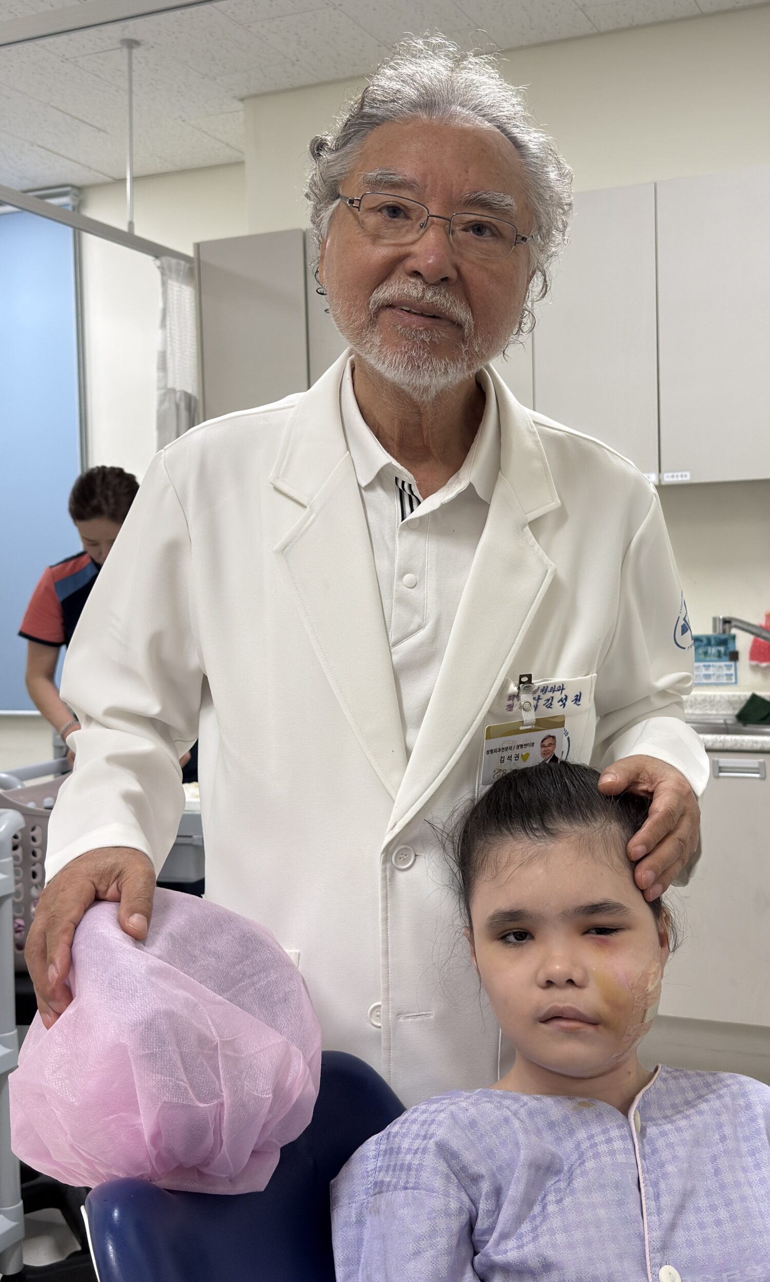필리핀 병원도 손 놓은 13세 코피노 소녀⋯부산에서 다시 웃다 필리핀 병원도 손 놓은 13세 코피노 소녀⋯부산에서 다시 웃다